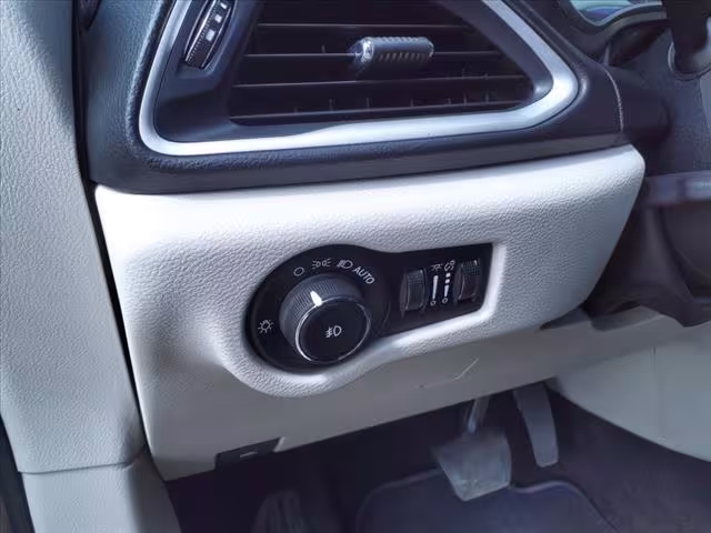 2020 Chrysler Pacifica - 2C4RC1FG3LR124122 - Image #14
